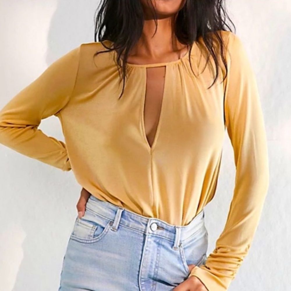 NWT FREE PEOPLE Kaya Keyhole Long Sleeve Bodysuit in Golden Shimmer Size: L